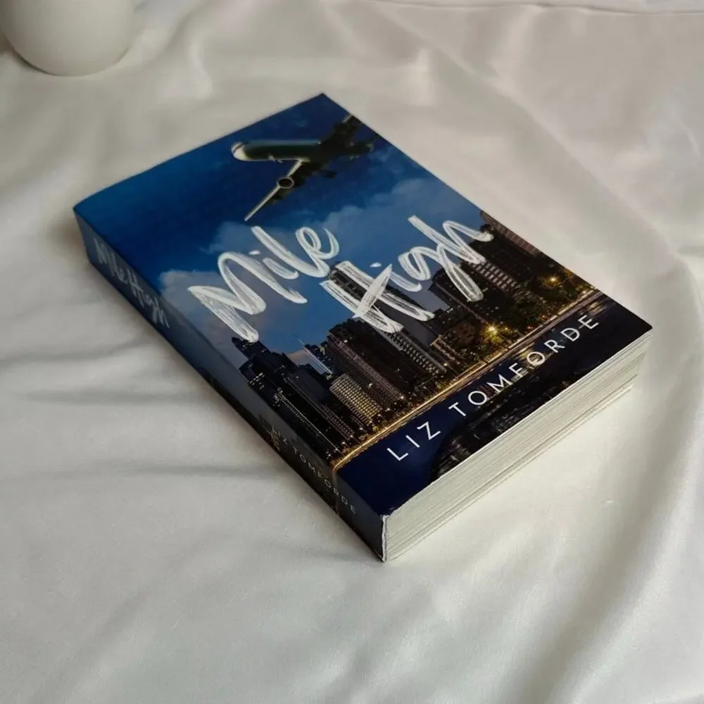 Mile High Liz Tomforde OOP Indie Skyline Cover Paperback Windy City #1